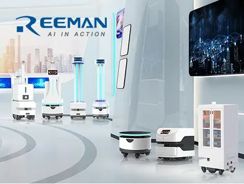 Intelligenter Desinfektionsroboter des Hochgeschwindigkeitsbahnhofs im Einsat...